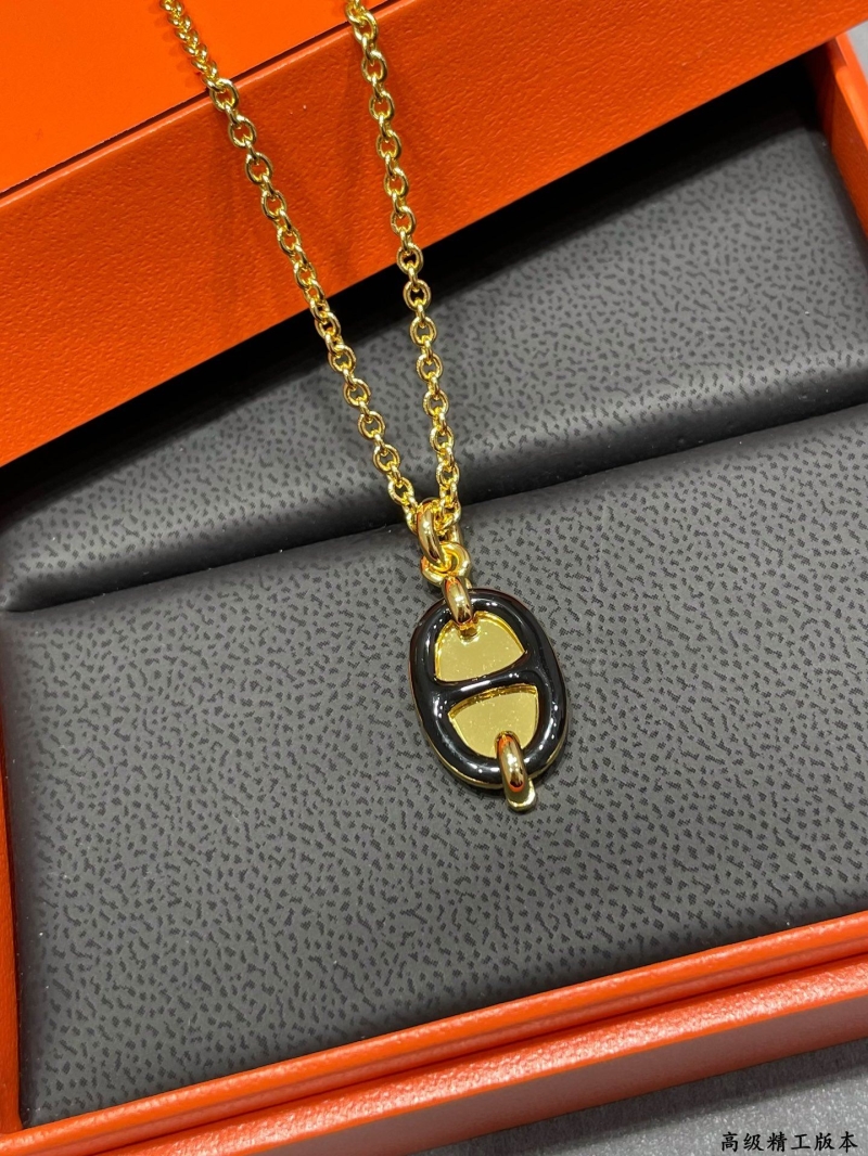 H**me5 necklaces